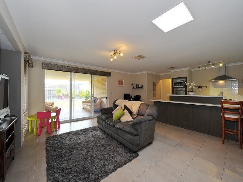 16 Tectona Way, Halls Head WA 6210