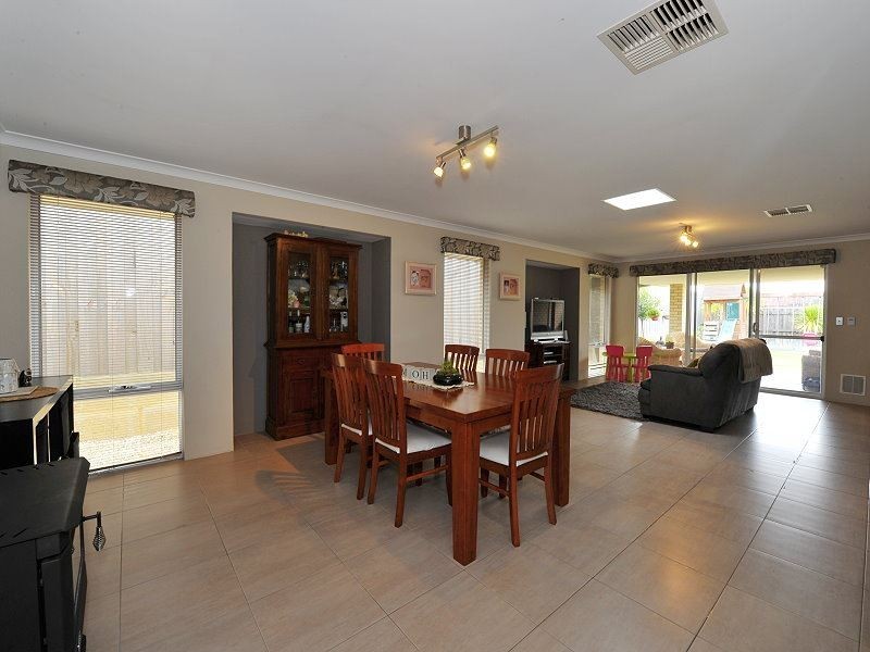 16 Tectona Way, Halls Head WA 6210