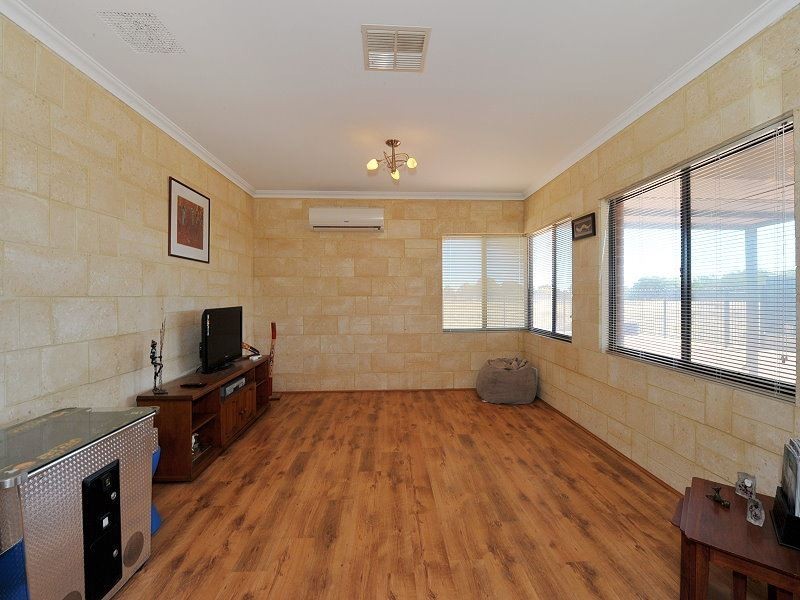 121 Greyhound Retreat, Nambeelup WA 6207