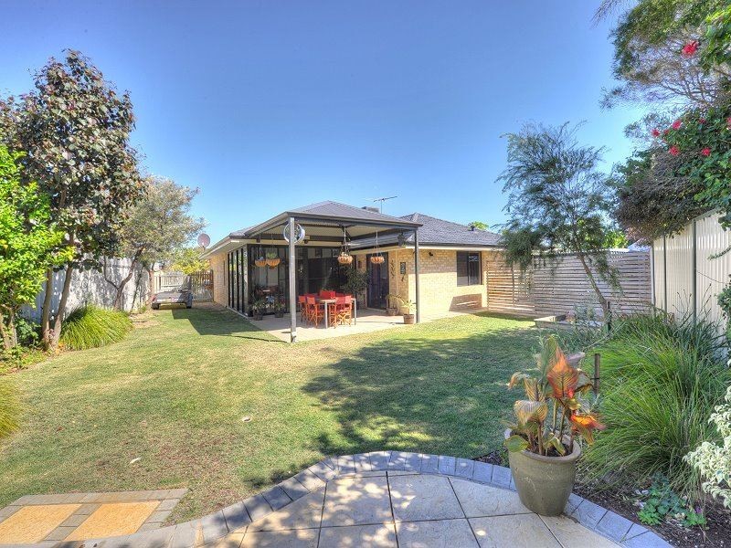 18 Firestone Place, Meadow Springs WA 6210