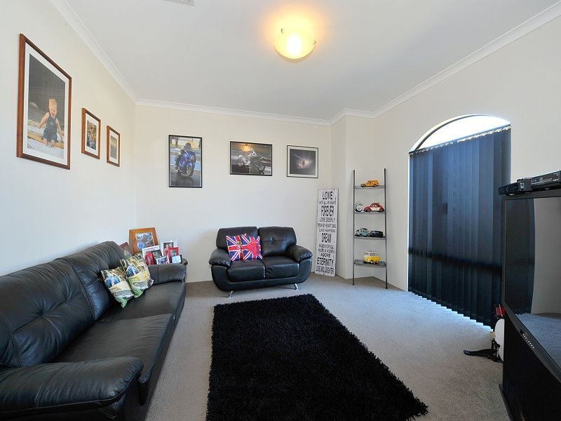 18 Firestone Place, Meadow Springs WA 6210