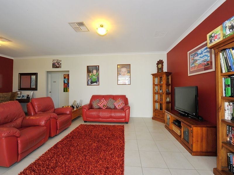 18 Firestone Place, Meadow Springs WA 6210