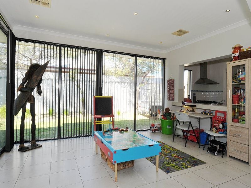 18 Firestone Place, Meadow Springs WA 6210