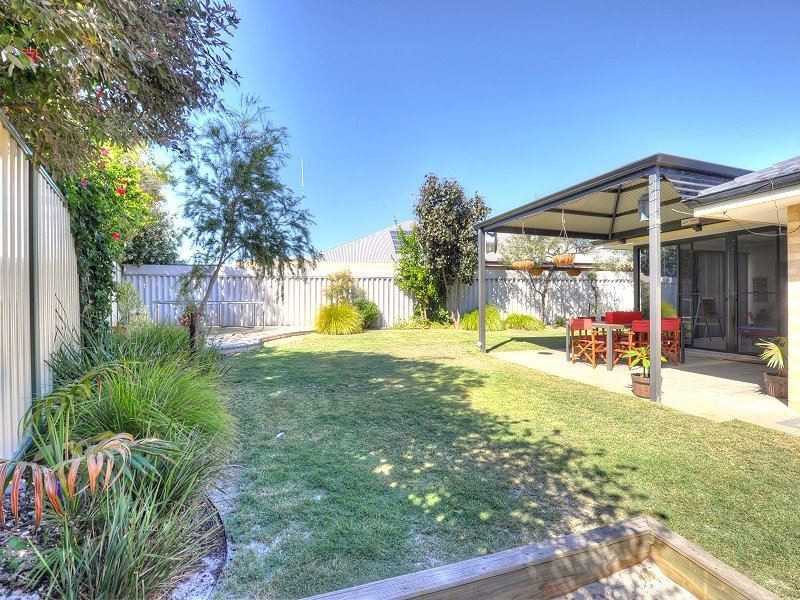 18 Firestone Place, Meadow Springs WA 6210