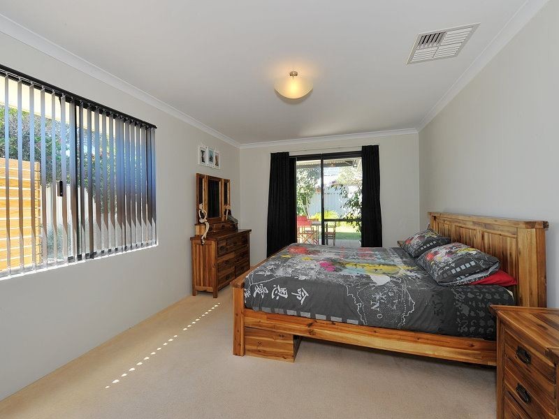 18 Firestone Place, Meadow Springs WA 6210