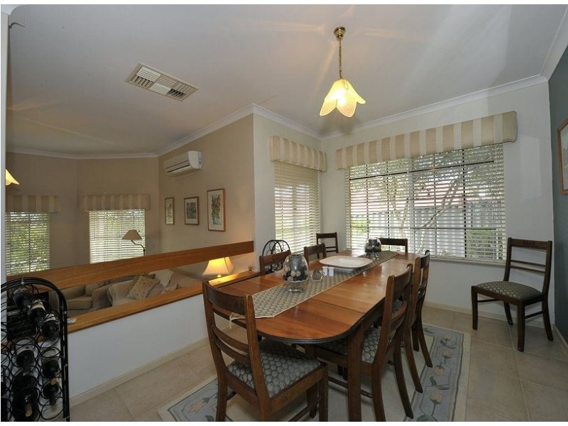 6 Hickory Court, Halls Head WA 6210