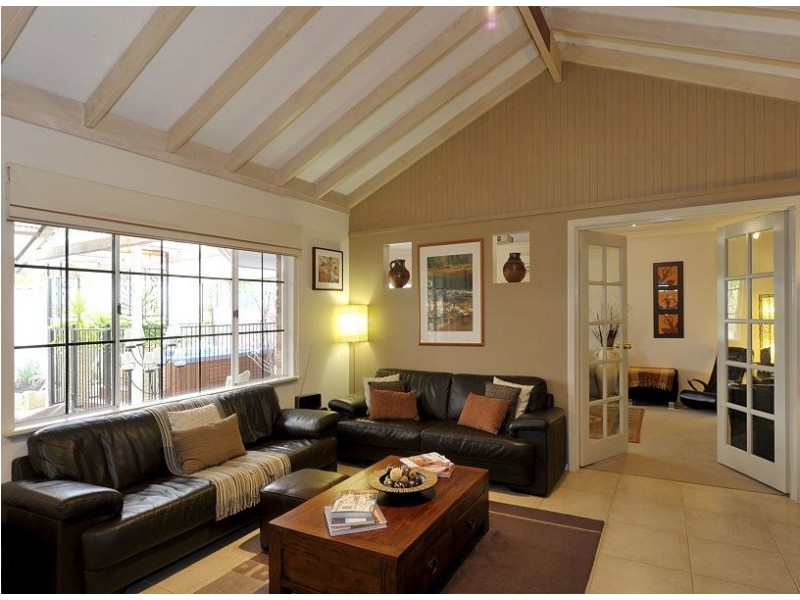 6 Hickory Court, Halls Head WA 6210