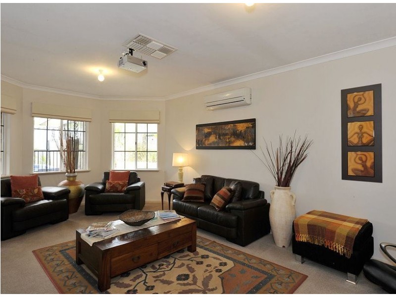 6 Hickory Court, Halls Head WA 6210