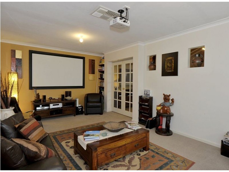 6 Hickory Court, Halls Head WA 6210