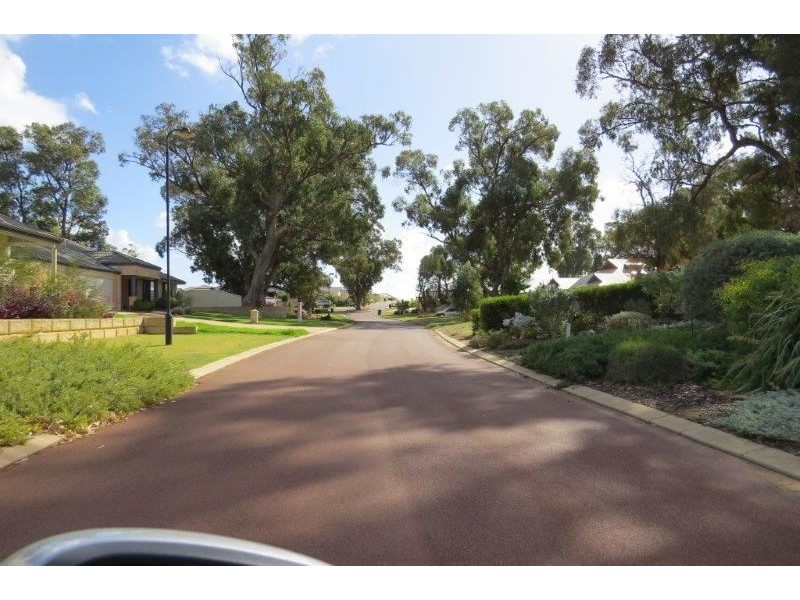 4 Maddox Vista, Lakelands WA 6180