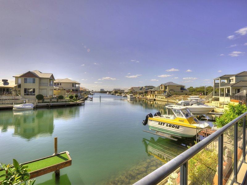 22 Leisure Way, Halls Head WA 6210