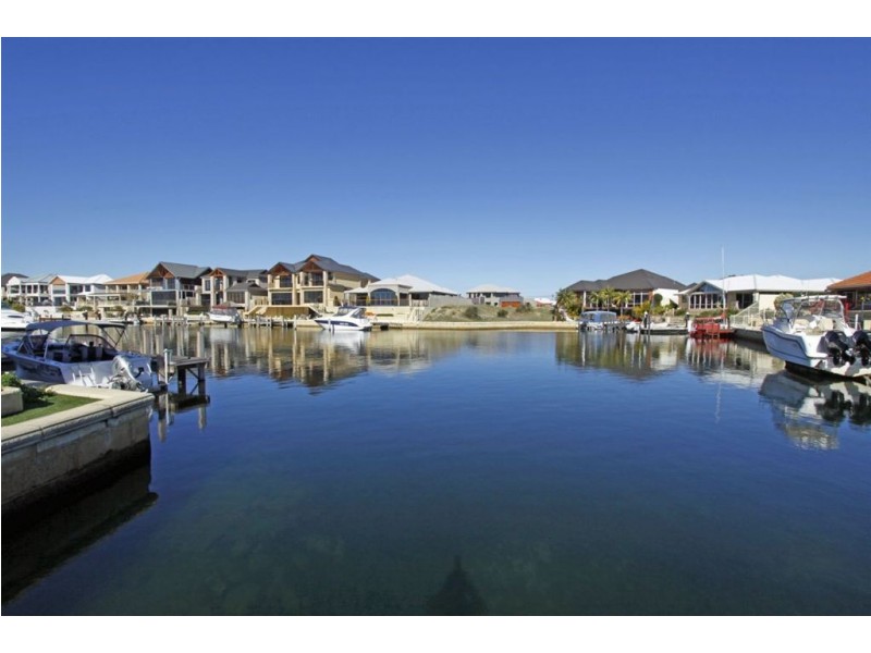 1 Nyari Court, Halls Head WA 6210