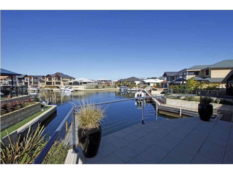 1 Nyari Court, Halls Head WA 6210