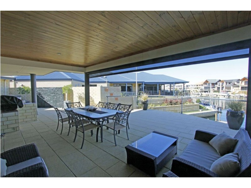 1 Nyari Court, Halls Head WA 6210