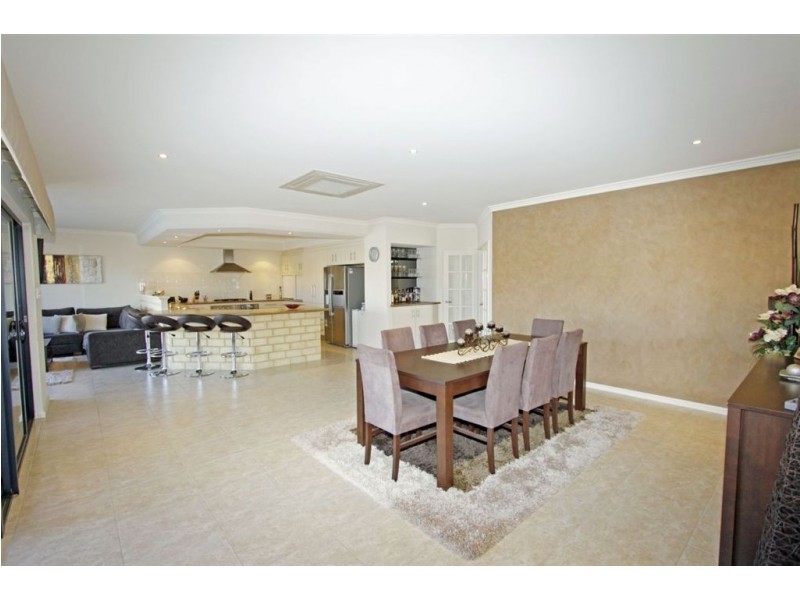 1 Nyari Court, Halls Head WA 6210