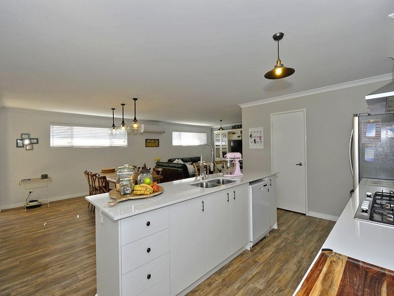 17 Stellaria Avenue, Halls Head WA 6210