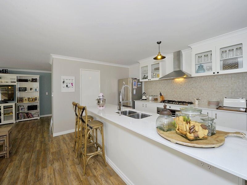 17 Stellaria Avenue, Halls Head WA 6210