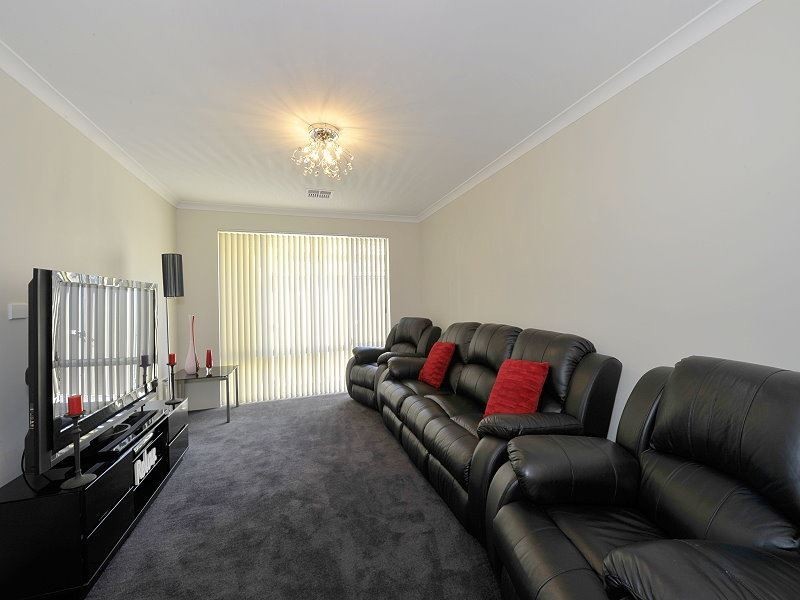 19 Gael Place, Dudley Park WA 6210