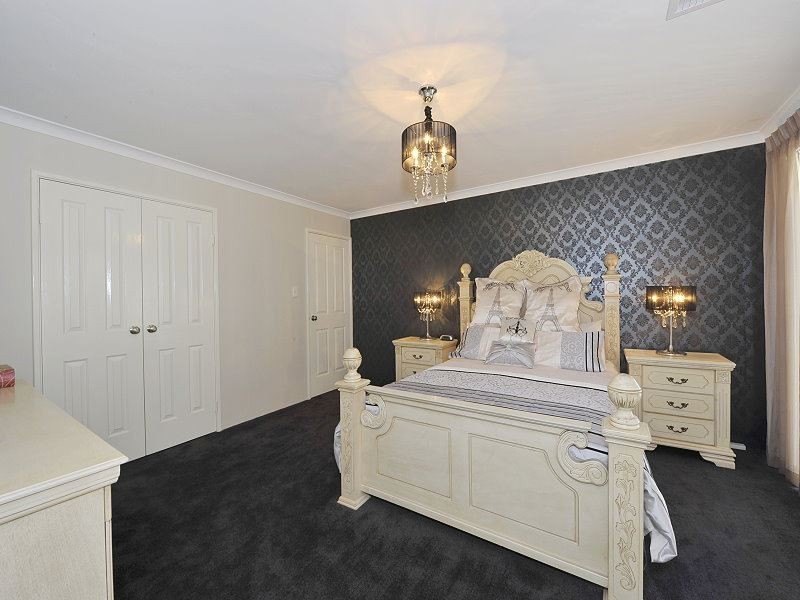 19 Gael Place, Dudley Park WA 6210