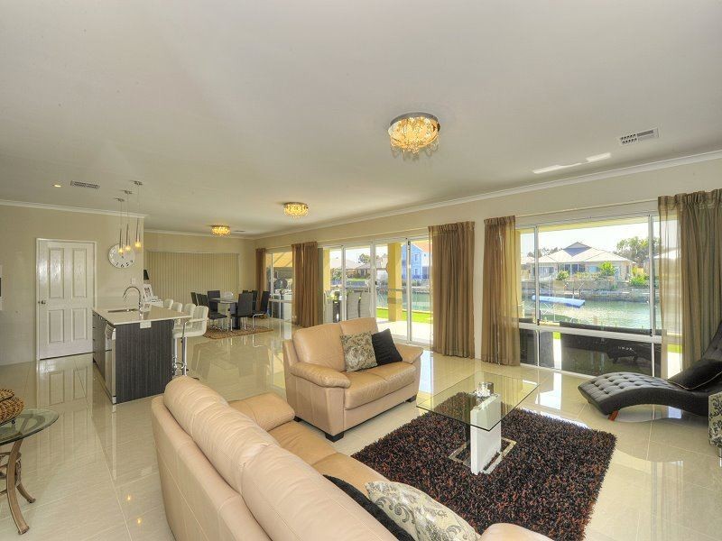 19 Gael Place, Dudley Park WA 6210