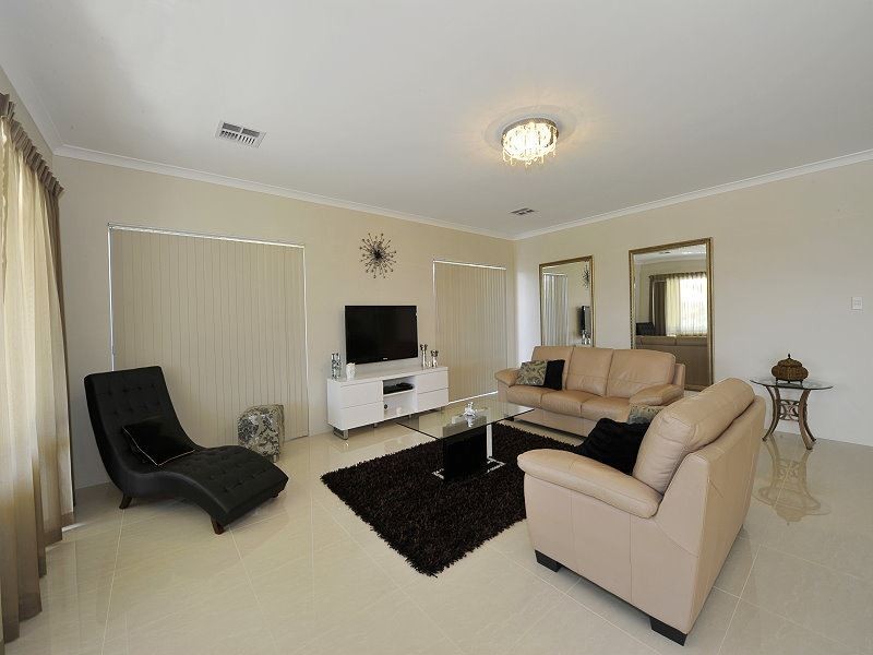 19 Gael Place, Dudley Park WA 6210