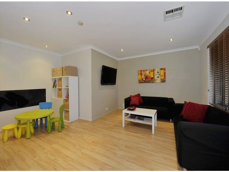 10 Willmott Close, Halls Head WA 6210