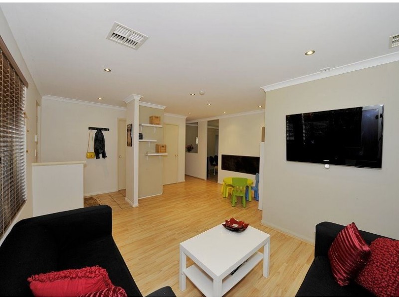 10 Willmott Close, Halls Head WA 6210