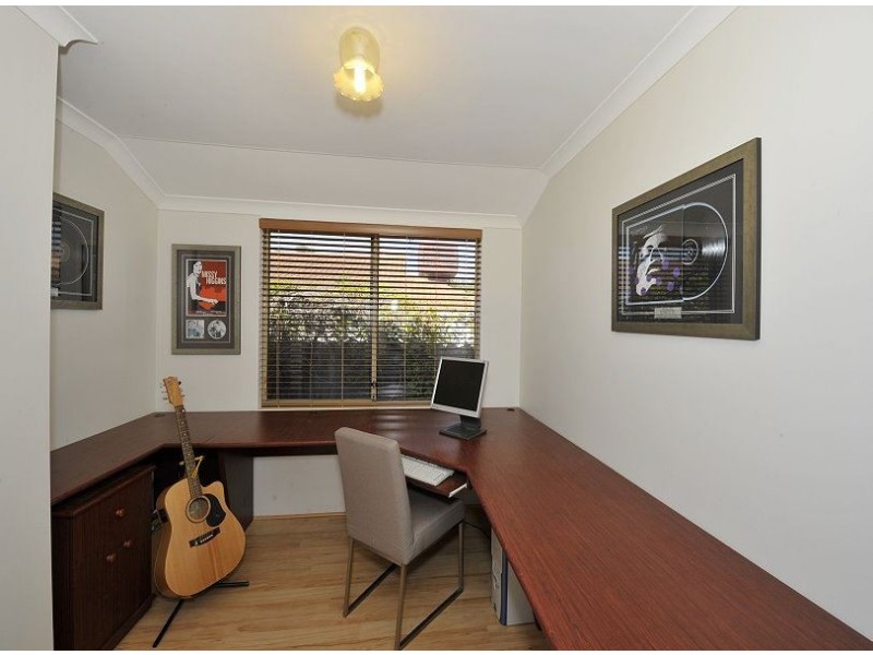 10 Willmott Close, Halls Head WA 6210