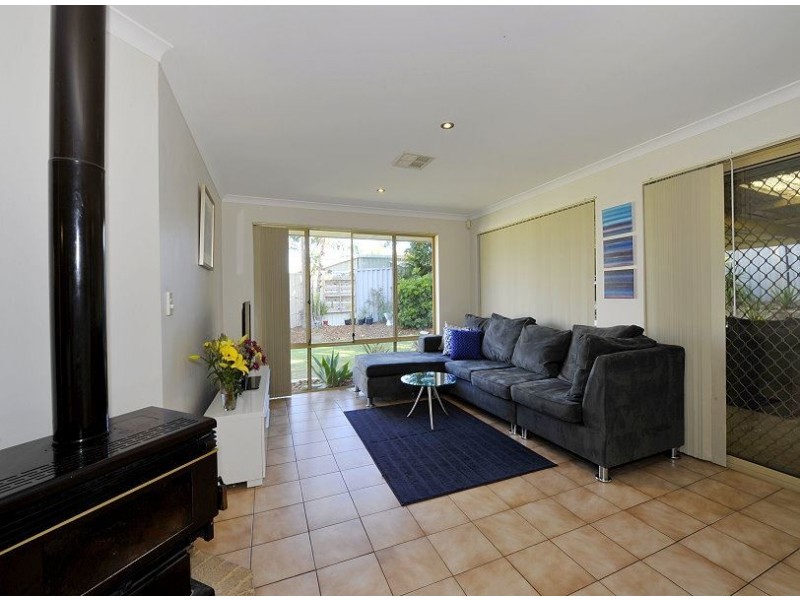 10 Willmott Close, Halls Head WA 6210