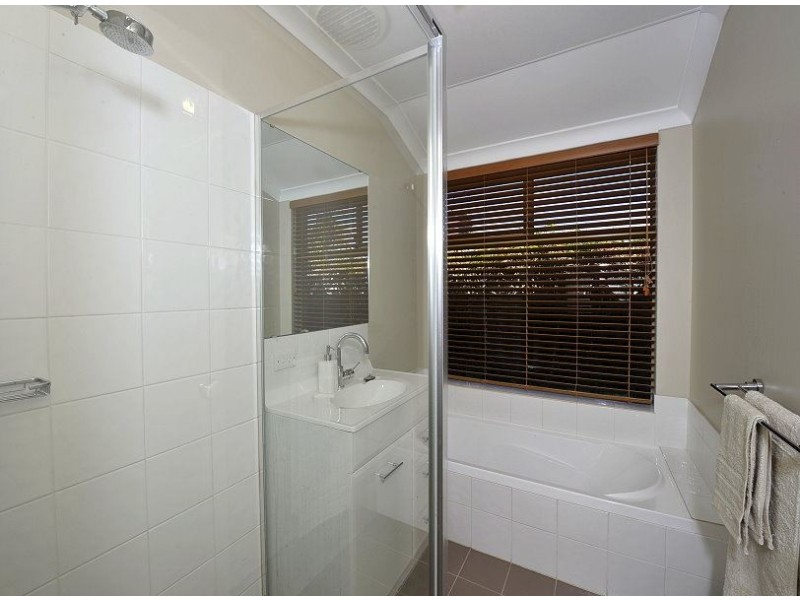 10 Willmott Close, Halls Head WA 6210