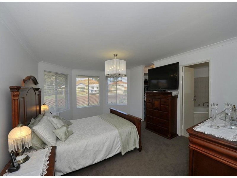 1 Lamont Court, Meadow Springs WA 6210