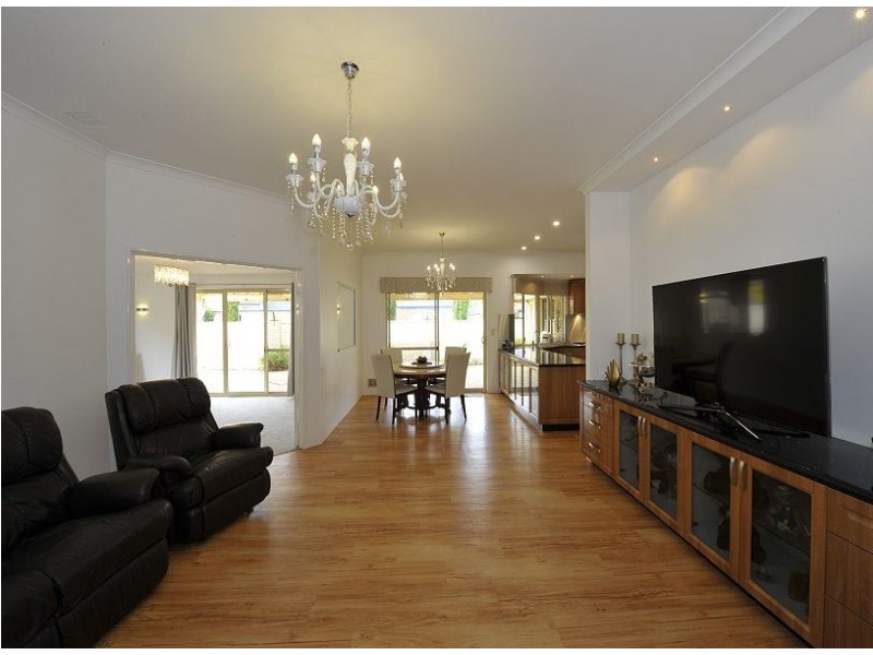 1 Lamont Court, Meadow Springs WA 6210