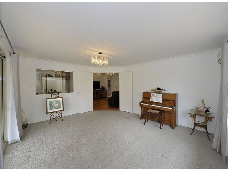 1 Lamont Court, Meadow Springs WA 6210