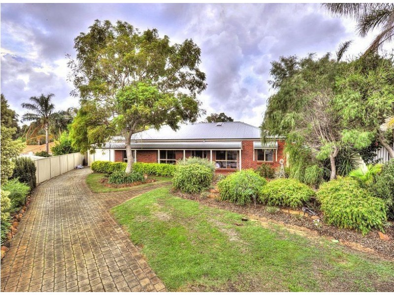 9 Leeton Close, Halls Head WA 6210