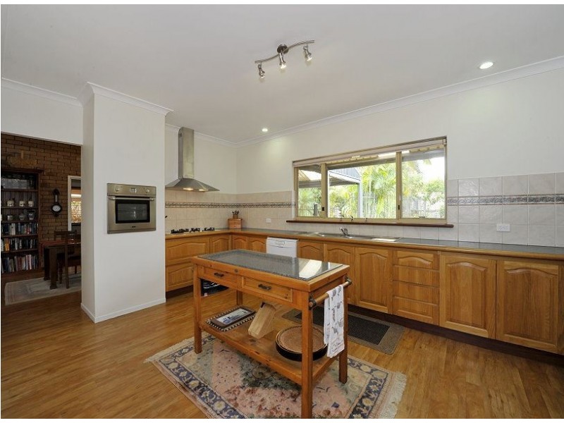 9 Leeton Close, Halls Head WA 6210