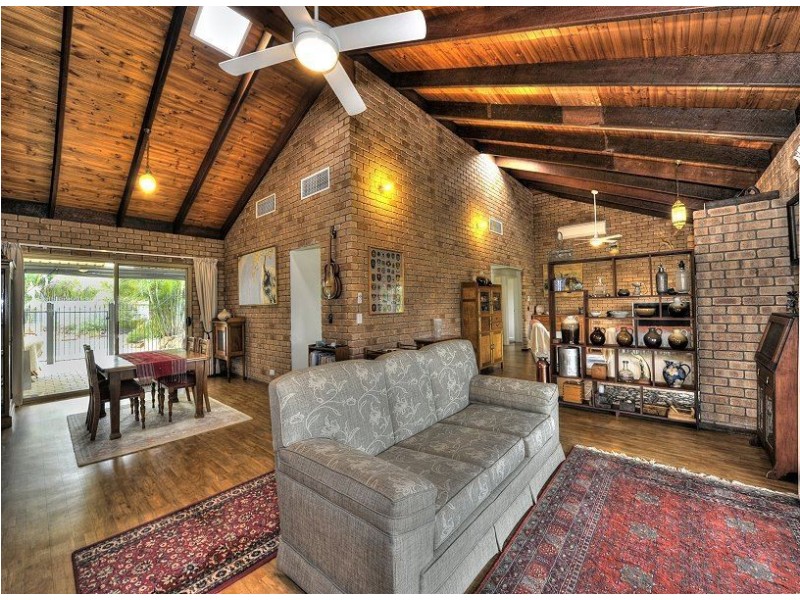 9 Leeton Close, Halls Head WA 6210