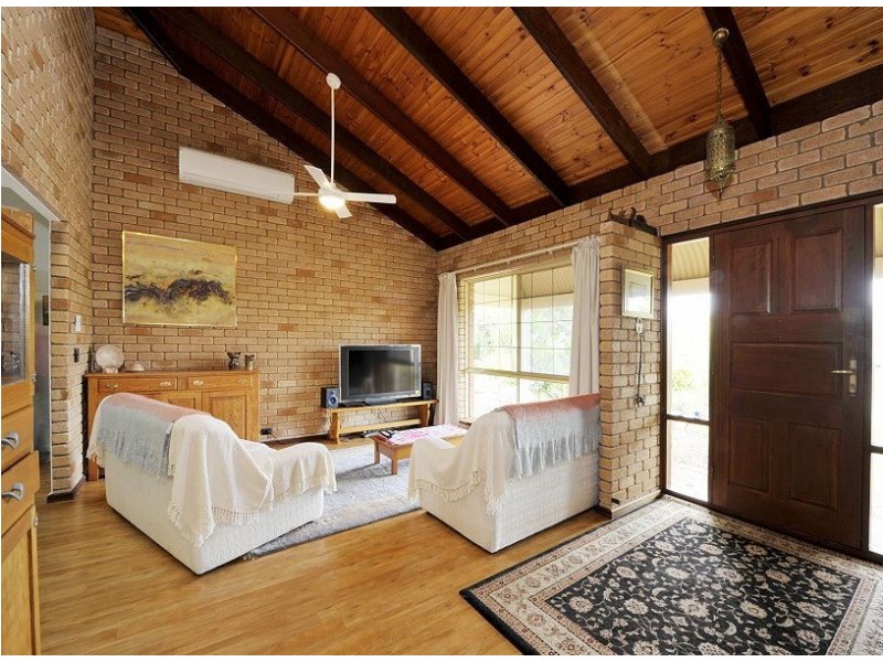 9 Leeton Close, Halls Head WA 6210