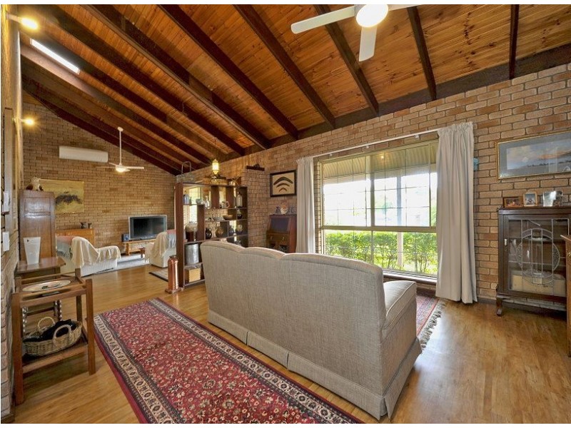 9 Leeton Close, Halls Head WA 6210