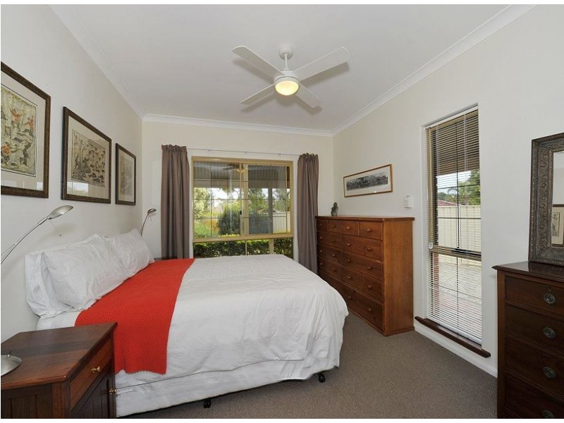 9 Leeton Close, Halls Head WA 6210