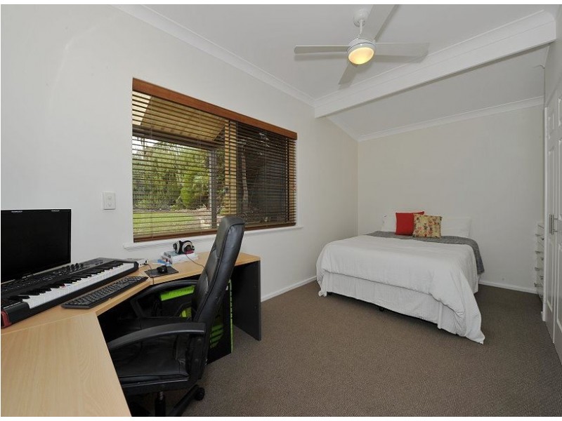 9 Leeton Close, Halls Head WA 6210