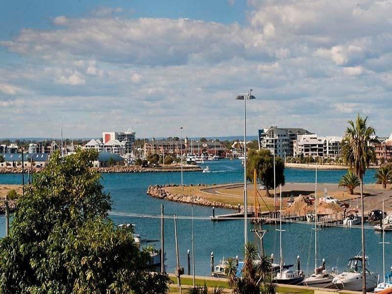 33 Hill Street, Halls Head WA 6210