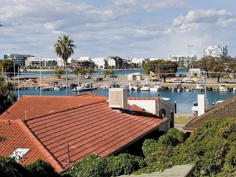 33 Hill Street, Halls Head WA 6210