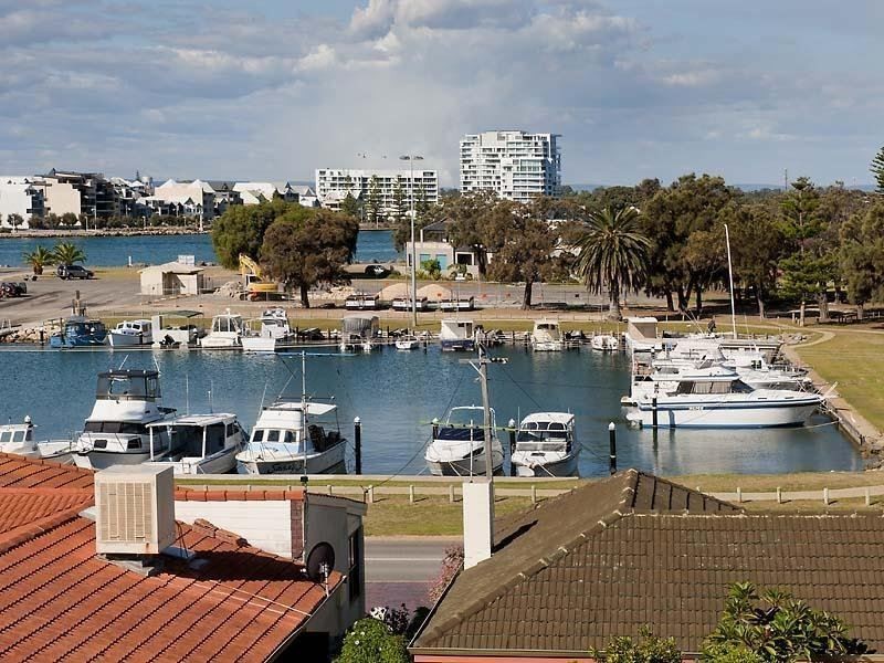 33 Hill Street, Halls Head WA 6210