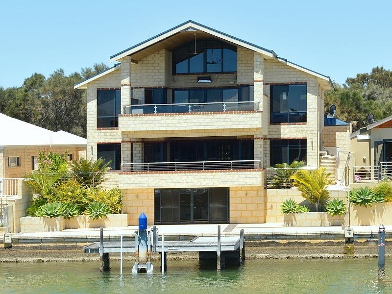 43 Leisure Way, Halls Head WA 6210