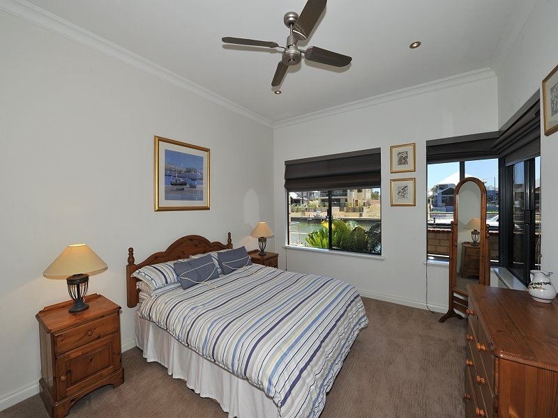 43 Leisure Way, Halls Head WA 6210