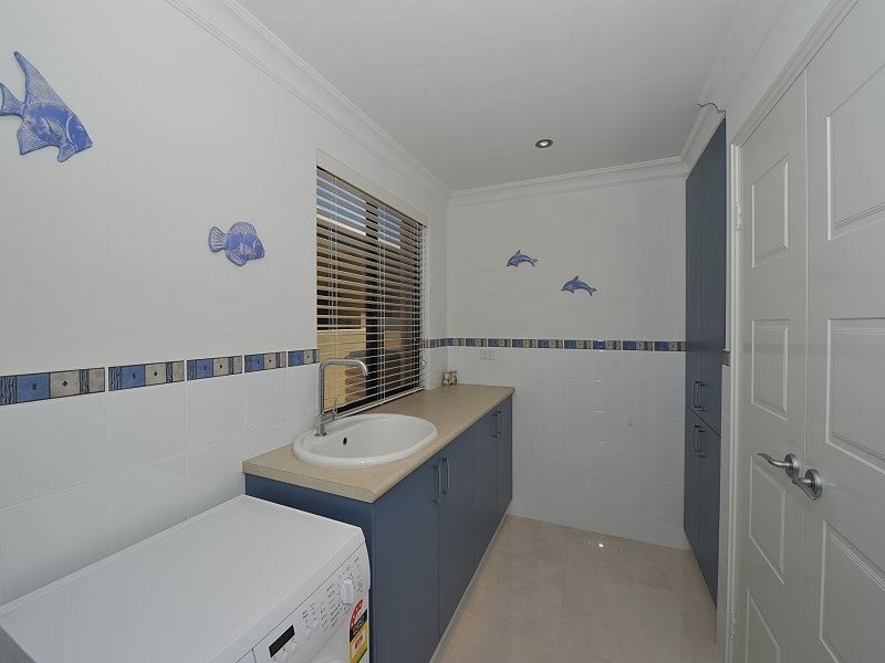 43 Leisure Way, Halls Head WA 6210