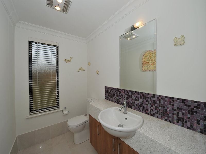 43 Leisure Way, Halls Head WA 6210