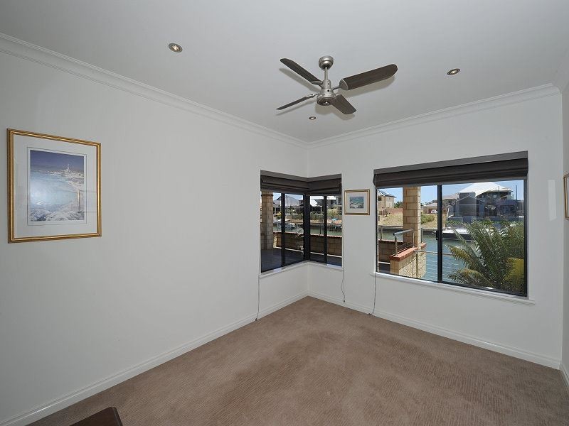43 Leisure Way, Halls Head WA 6210