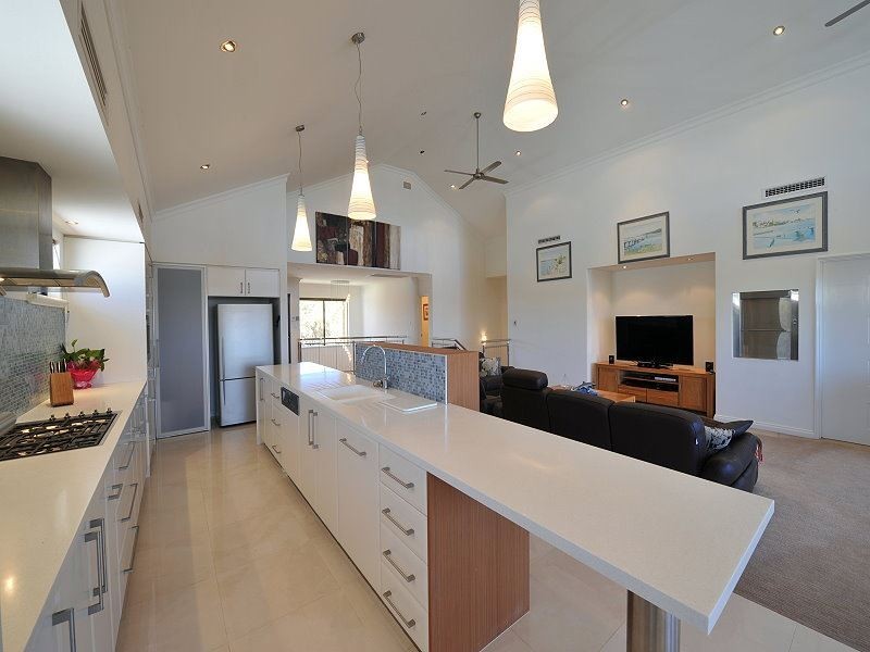 43 Leisure Way, Halls Head WA 6210