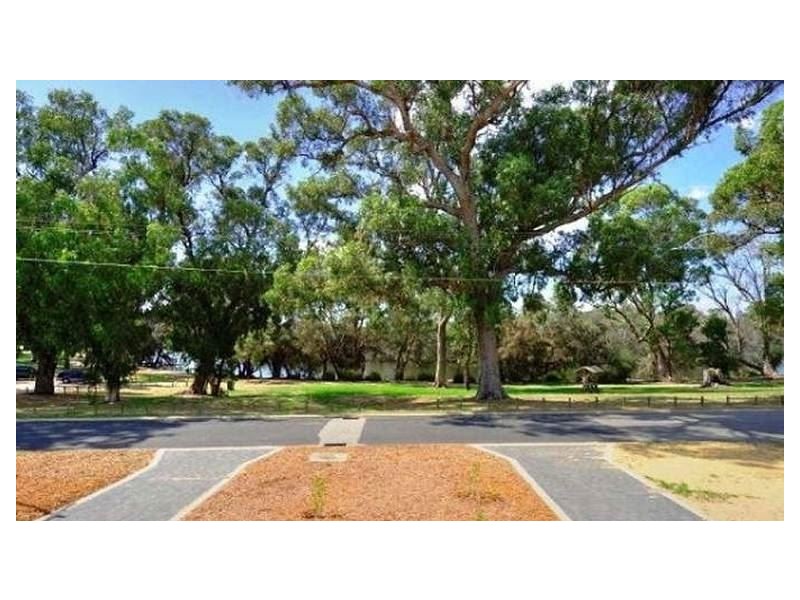 11 Redcliffe Road, Greenfields WA 6210